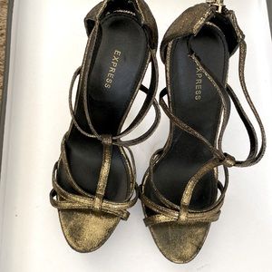 Express T strap heel in deep bronze